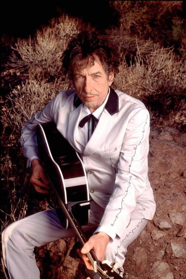 Bob Dylan ha publicado esta madrugada una nueva canción. La segunda desde que el artista permanece confiando en su casa. Pincha en la foto si quieres saber cómo están pasando estos días otros personajes de la política, el deporte, la investigación, la moda y la cultura/gtres online