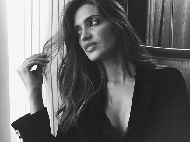 El vestido de punto de Zara que Sara Carbonero ha llevado para estar en casa y que ya se está agotando