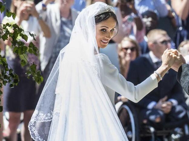 La diseñadora del vestido de novia de Meghan Markle por fin habla