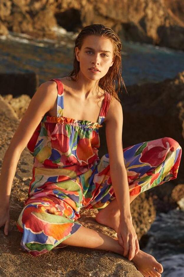 Este conjunto de flores de Oysho te hará desear que llegue ya el verano