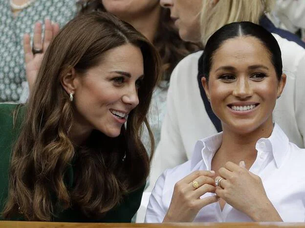 Meghan Markle cree que la reacción de los Windsor habría sido otra si la agraviada por la prensa hubiese sido Kate Middleton. Pincha sobre la foto para ver los mejores looks postparto de la duquesa de Sussex./Gtres.