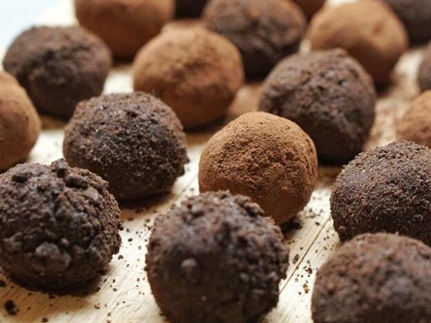 Trufas de algarroba, el snack saludable perfecto para calmar el antojo de dulce
