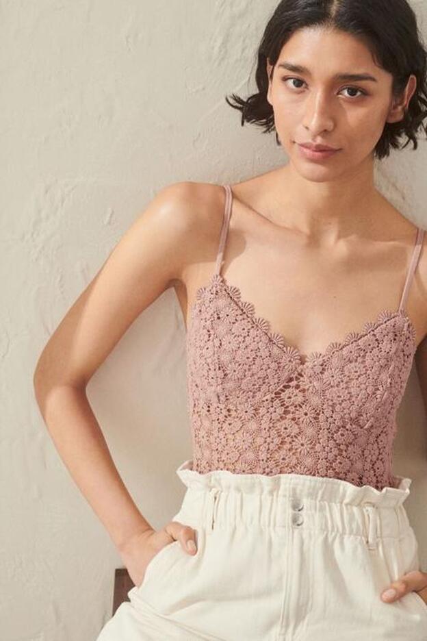 Ni organza ni tul: el tejido it de la primavera va a ser el encaje y H\u0026M  tiene los looks definitivos | Mujer Hoy
