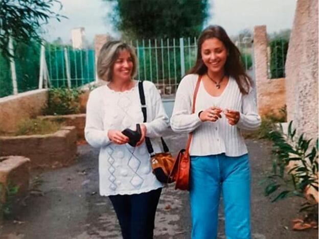 Día de la Madre. Flores, mensajes para echar la lágrima y recuerdos a las que ya no están: así celebran nuestras famosas (y famosos)