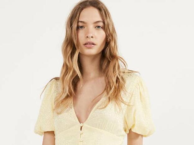 El kimono metalizado de Bershka, el descubrimiento de la semana al que tú también vas a caer rendida