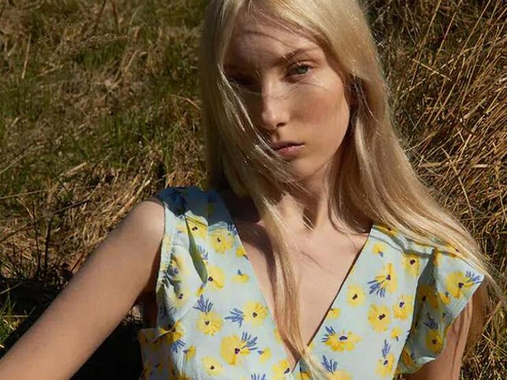 Luce pierna este verano con estos 12 mini vestidos de Pull & Bear