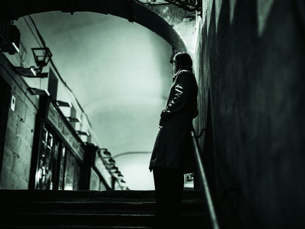 Hablamos con Carmen Mola, la escritora invisible que se ha convertido en un fenómeno editorial