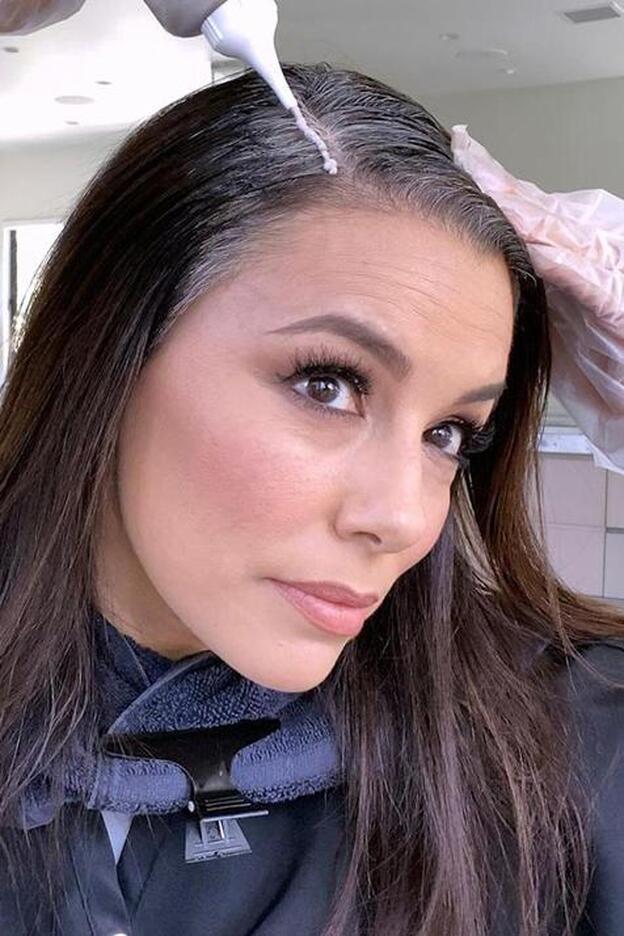 El producto de menos de 8 euros con el que Eva Longoria dice adiós a las canas desde casa