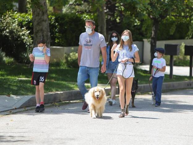 Ana de Armas, preparada para pasar tiempo con los hijos de Ben Affleck: las fotos de su paseo de domingo