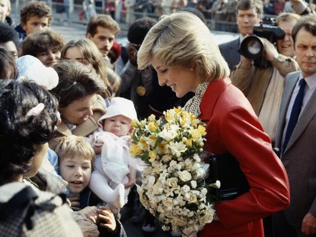 La princesa Diana descubrió los trucos para repetir look que resisten fabulosamente el paso del tiempo