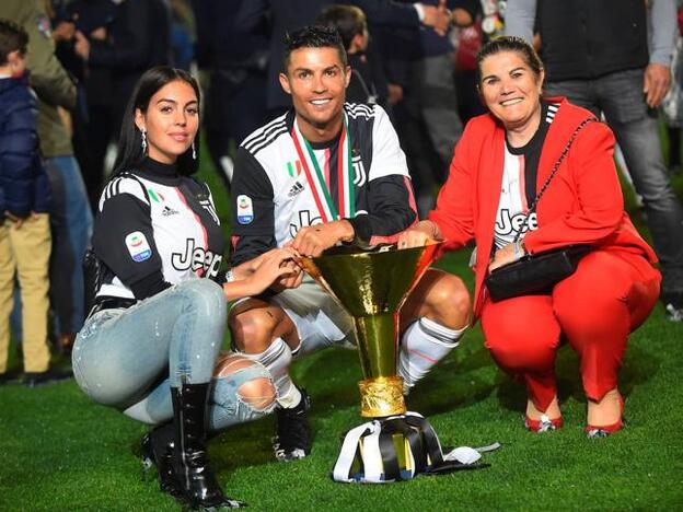 El gesto que evidecia el mal rollo entre Georgina Rodríguez y la madre de Cristiano Ronaldo... y la excusa de Dolores Aveiro