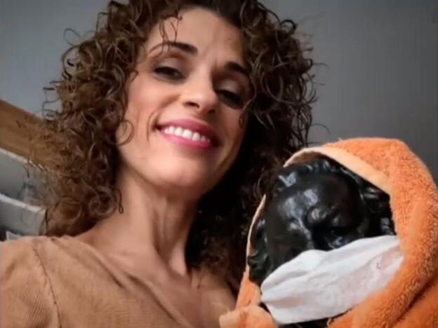 Ruth Gabriel presta su Goya para premiar, de manera simbólica, al personal sanitario
