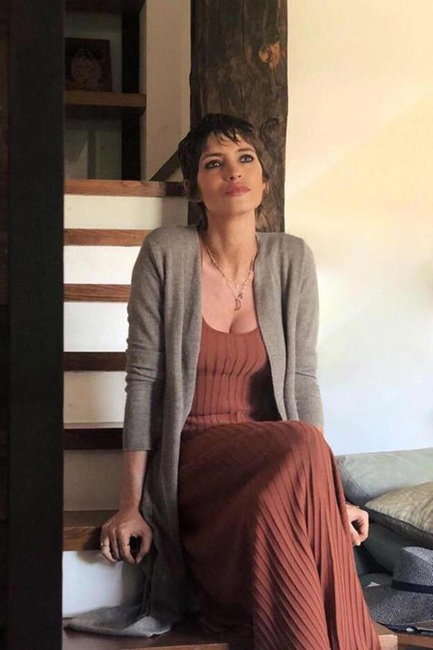 El cambio de look de Sara Carbonero ha eclipsado este maravilloso vestido de punto que lleva