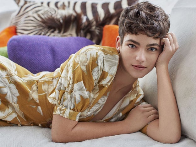 ¿De verdad te puedes limpiar la cara con el champú anticaspa para controlar el acné?