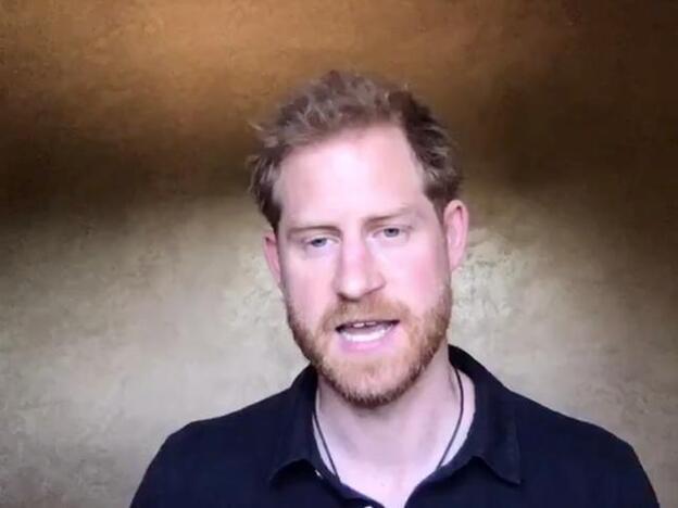 El Facebook secreto con el que el príncipe Harry burló las normas de la casa real sobre redes sociales