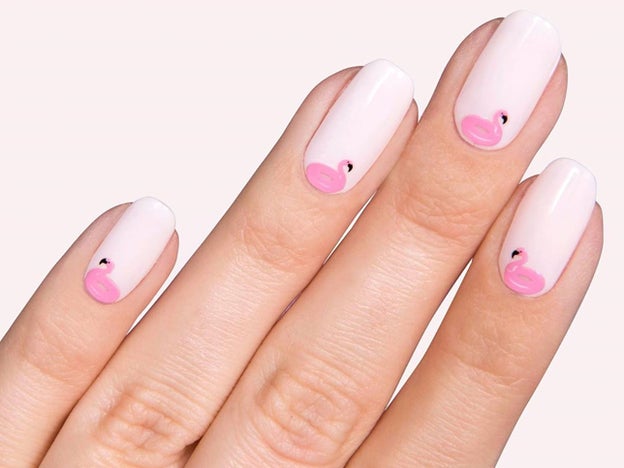 El nail art de flamencos es lo último en Instagram si quieres llevar la manicura más fresca del verano