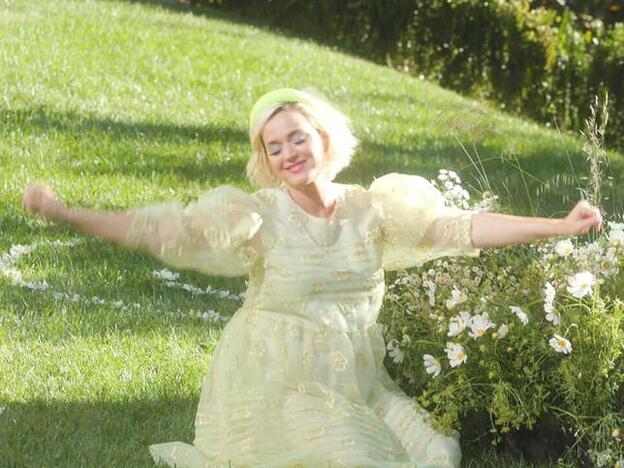 Las elecciones estilísticas que han convertido al armario de Katy Perry en el más optimista de la cuarentena