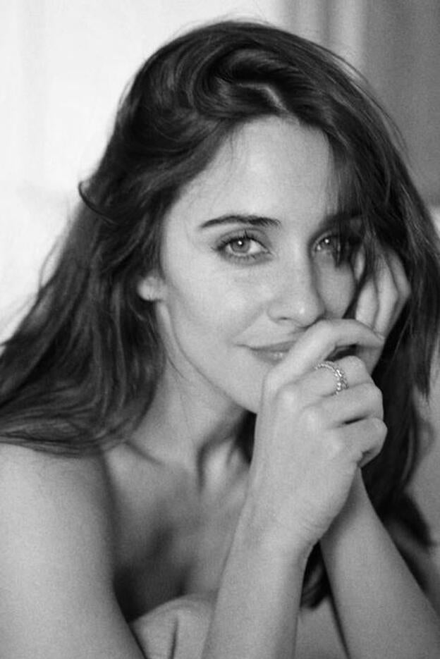 El vestido de nido de abeja de Macarena García es puro verano (y está rebajado)