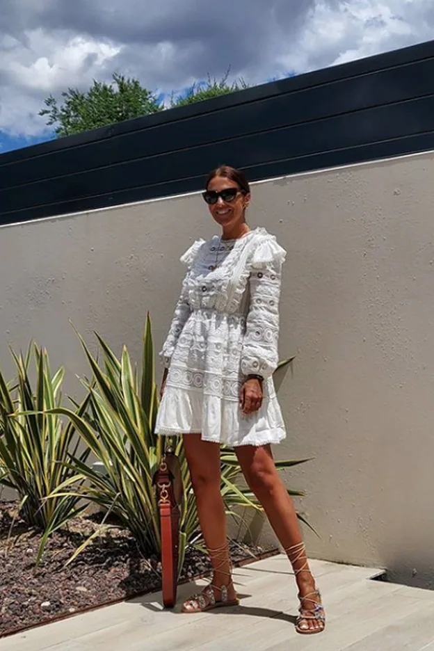 El vestido blanco en dos versiones que son día y la noche: la de Paula Echevarría y la de Teresa Bass | Mujer Hoy