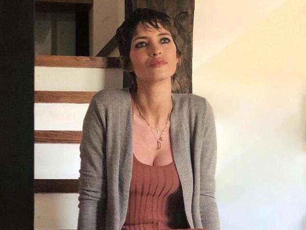 El vestido midi de rayas de Sara Carbonero que confirma que los vestidos de punto son sus favoritos