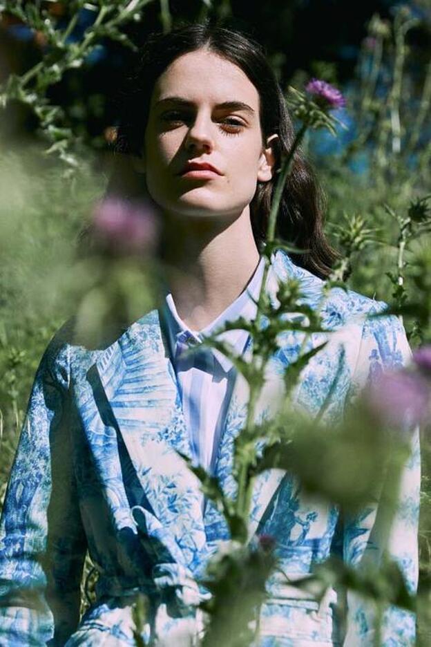 Esta chaqueta de Uterqüe parece de alta costura