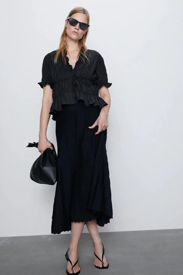 Gato de salto Controversia ala Fotos: Zara tiene las 12 faldas negras que necesitas para tus looks de  verano | Mujer Hoy