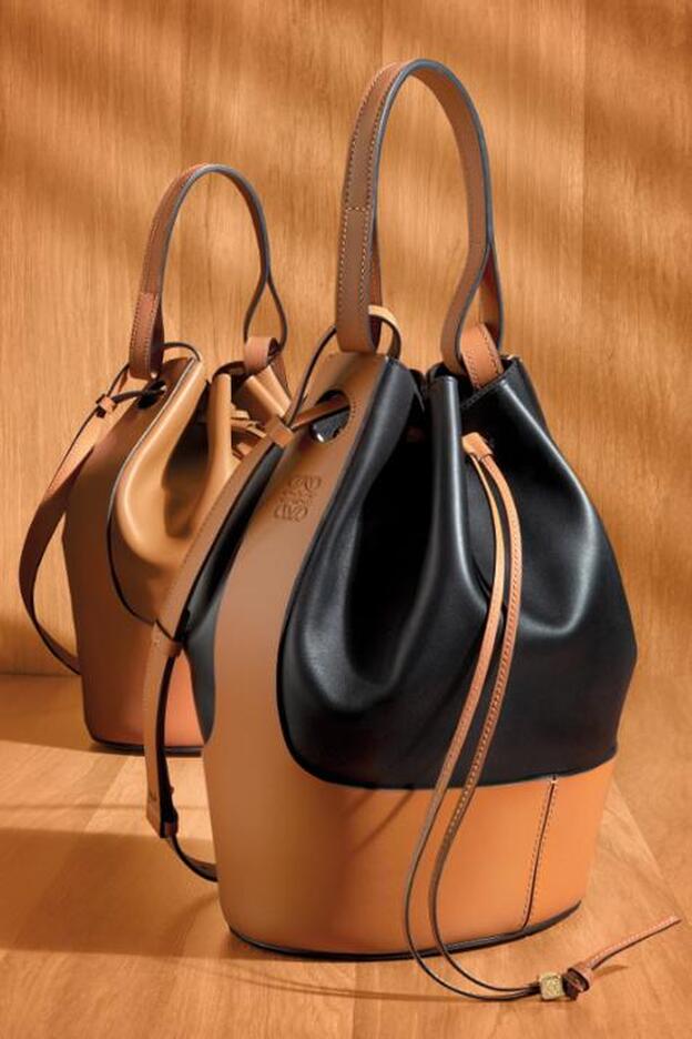 El bolso saco ya es la tendencia de la temporada y el modelo Balloon de Loewe va a ser la estrella del verano