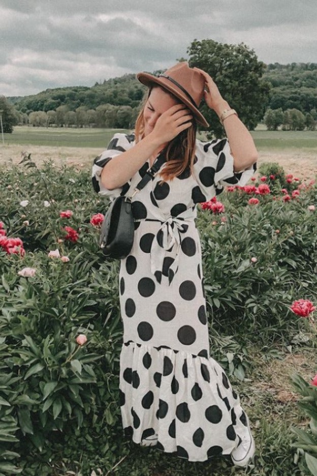 Tenemos la falda midi que marca las curvas que quieres y queda perfecta hasta la talla 50