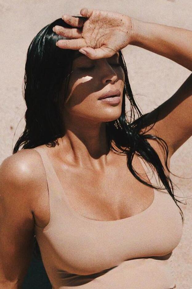 Protegerse del sol con el maquillaje puesto es necesario y posible con este truco de Kim Kardashian