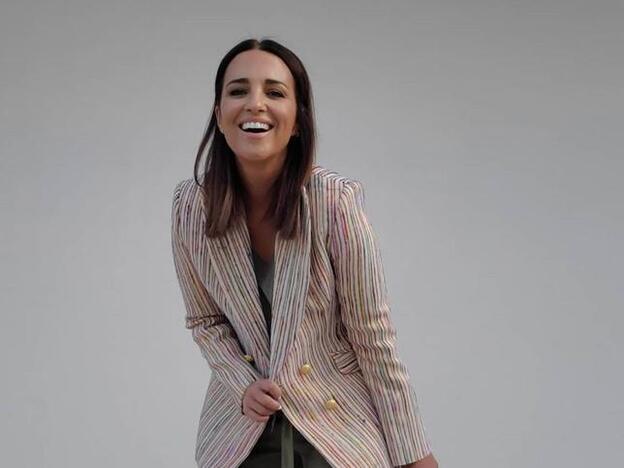 Paula Echevarría tiene la pose perfecta para hacerte un selfie sin maquillaje ni filtros y que parezca que tienes 20 años menos (y no exageramos)