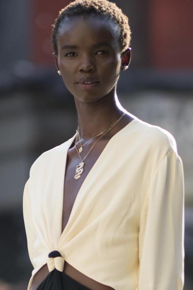 Este top de Bershka no solo es espectacular, también hace un escote de escándalo