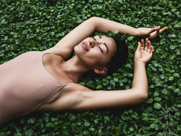 Por qué no te puedes saltar jamás la exfoliación ni la crema corporal en tu rutina de belleza de verano