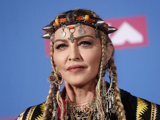 Madonna y su excéntrica foto en Instagram en la que luce abdominales (sin sujetador) a los 61 años