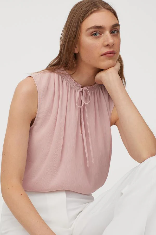 Fotos: Blusas cuello fruncido, la tendencia favorita de Di que vuelto a los diseños veraniegos | Mujer Hoy