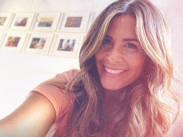 ¿Ir a la playa con estilo? Nuria Roca sabe cómo hacerlo con este look rebajado que tú también vas a querer copiar