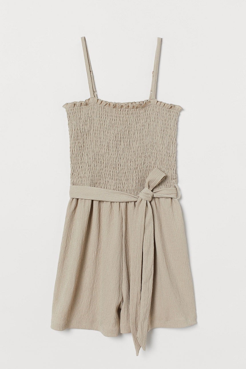 Los 10 monos cortos más apetecibles de H&M y Bershka que adelgazan y son ideales para meter en la maleta