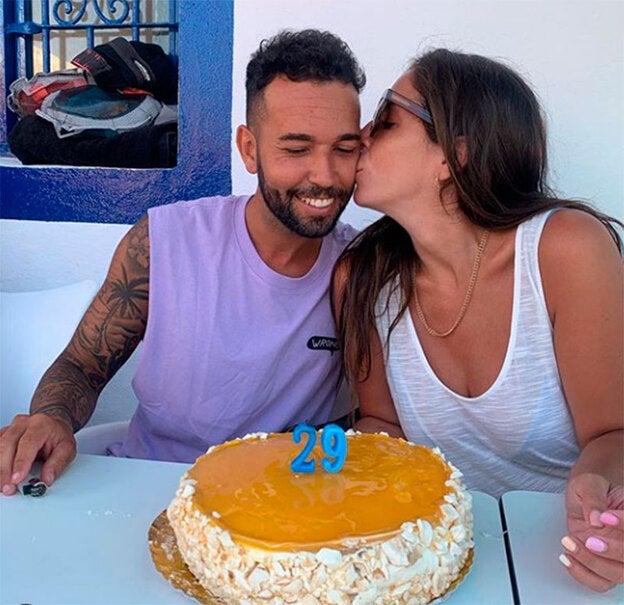 Anabel Pantoja desmonta la teoría de su boda secreta: el verdadero significado de las alianzas que lucen ella y su prometido