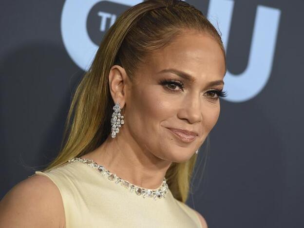 La foto viral de Jennifer Lopez atreviéndose con el peinado de los 90 que está volviendo a ser tendencia