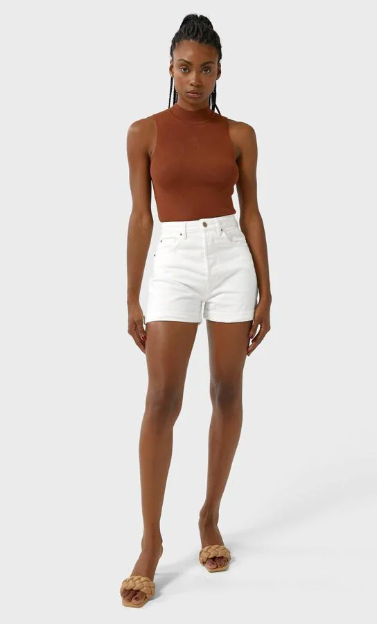 Diez shorts blancos perfectos para presumir de bronceado todo el verano