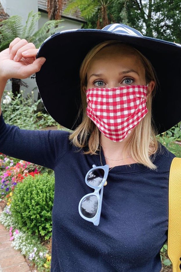 La impactante foto de Jennifer Aniston y todos los famosos que van más allá para concienciar sobre el uso de la mascarilla