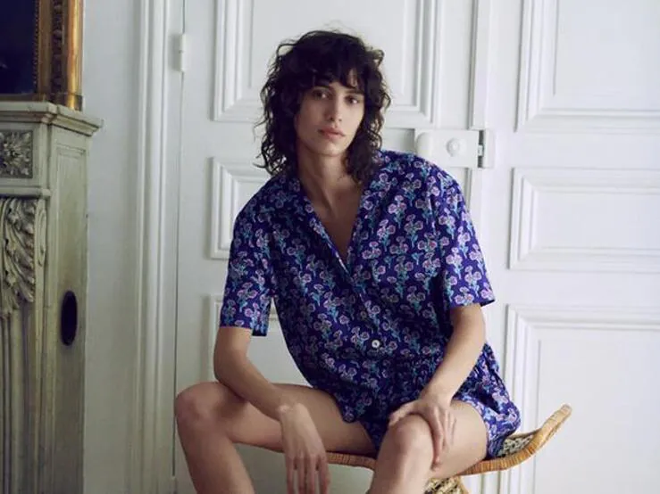 Nueve blusas camisas de manga corta que vienen un estampado lleno de personalidad y estilo | Mujer Hoy