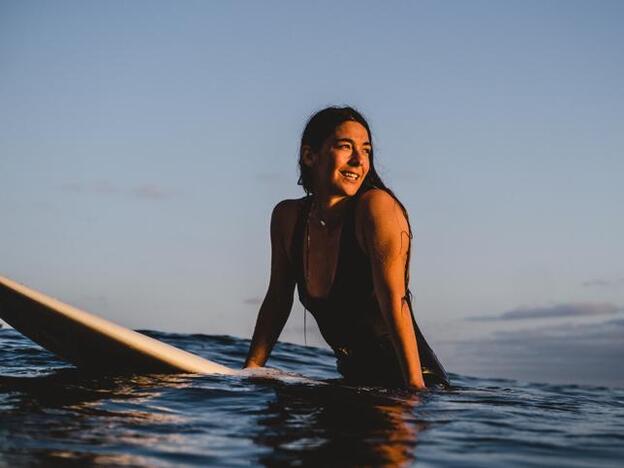 Garazi Sánchez, la campeona de surf que se ha convertido en nuestra inspiración para este verano