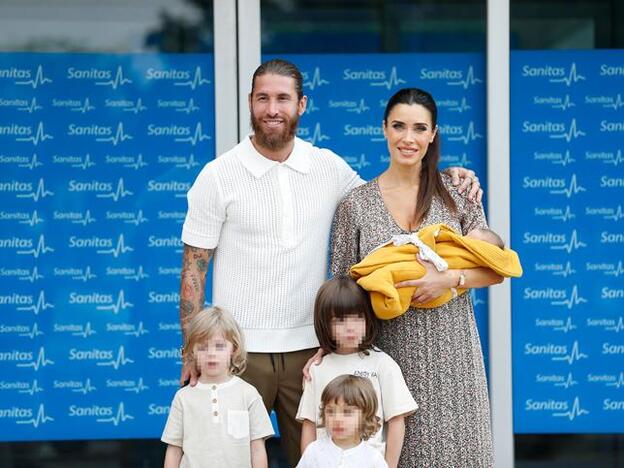 La foto familiar de Pilar Rubio y Sergio Ramos abandonando el hospital con su cuarto hijo