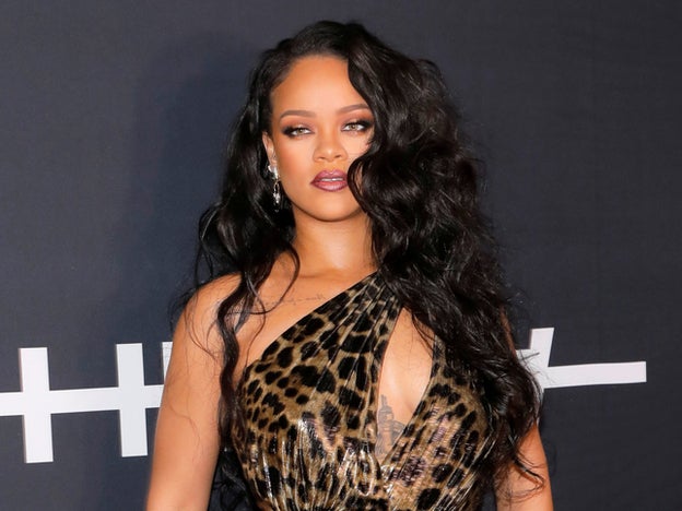 Rihanna por fin lanza su marca de belleza para el cuidado de la piel y estos son los tres productos que salen a la venta el viernes