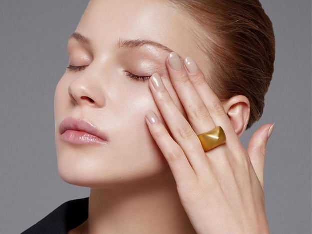 Estos son los esmaltes de uñas tienen el poder de rejuvenecer tus manos