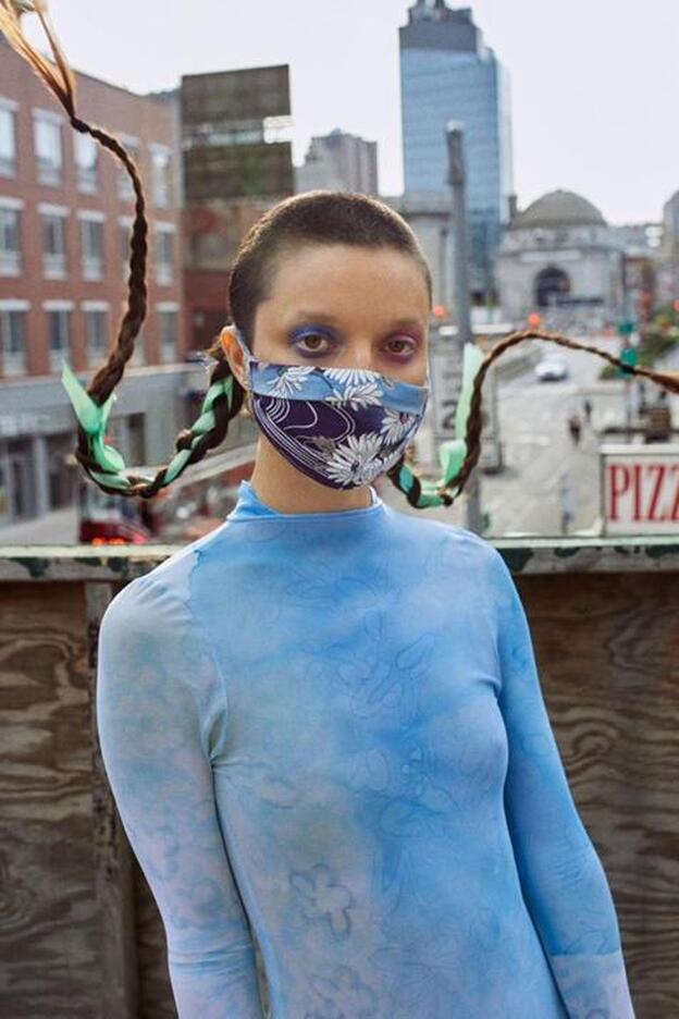 La última tendencia de belleza del 2020 es llevar la mascarilla a juego con las uñas y el maquillaje