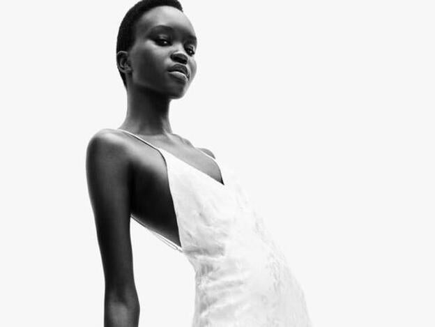 Querida futura novia, este vestido de Zara que parece de alta costura está arrasando y es perfecto para tu boda