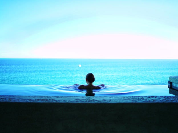 ¿Seremos capaces de desintoxicarnos de las pantallas este verano? Llega la nueva era de la desconexión