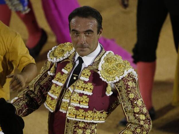 El gesto con el que Enrique Ponce le dedica a Ana Soria su vuelta a los ruedos