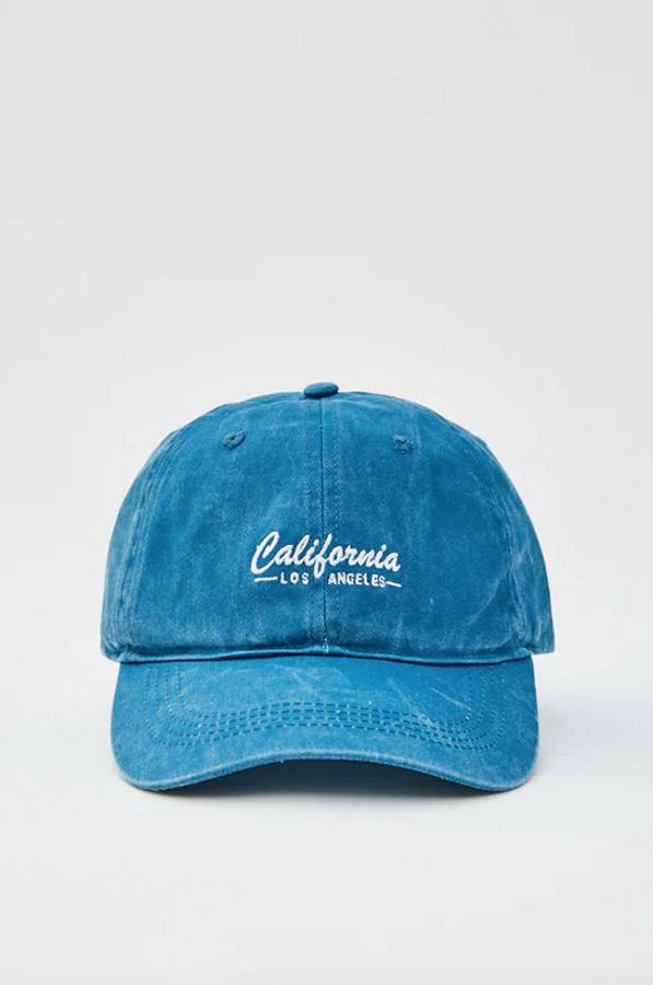 Haz como las it girls y olvídate de peinarte con estas once gorras llenas de estilo